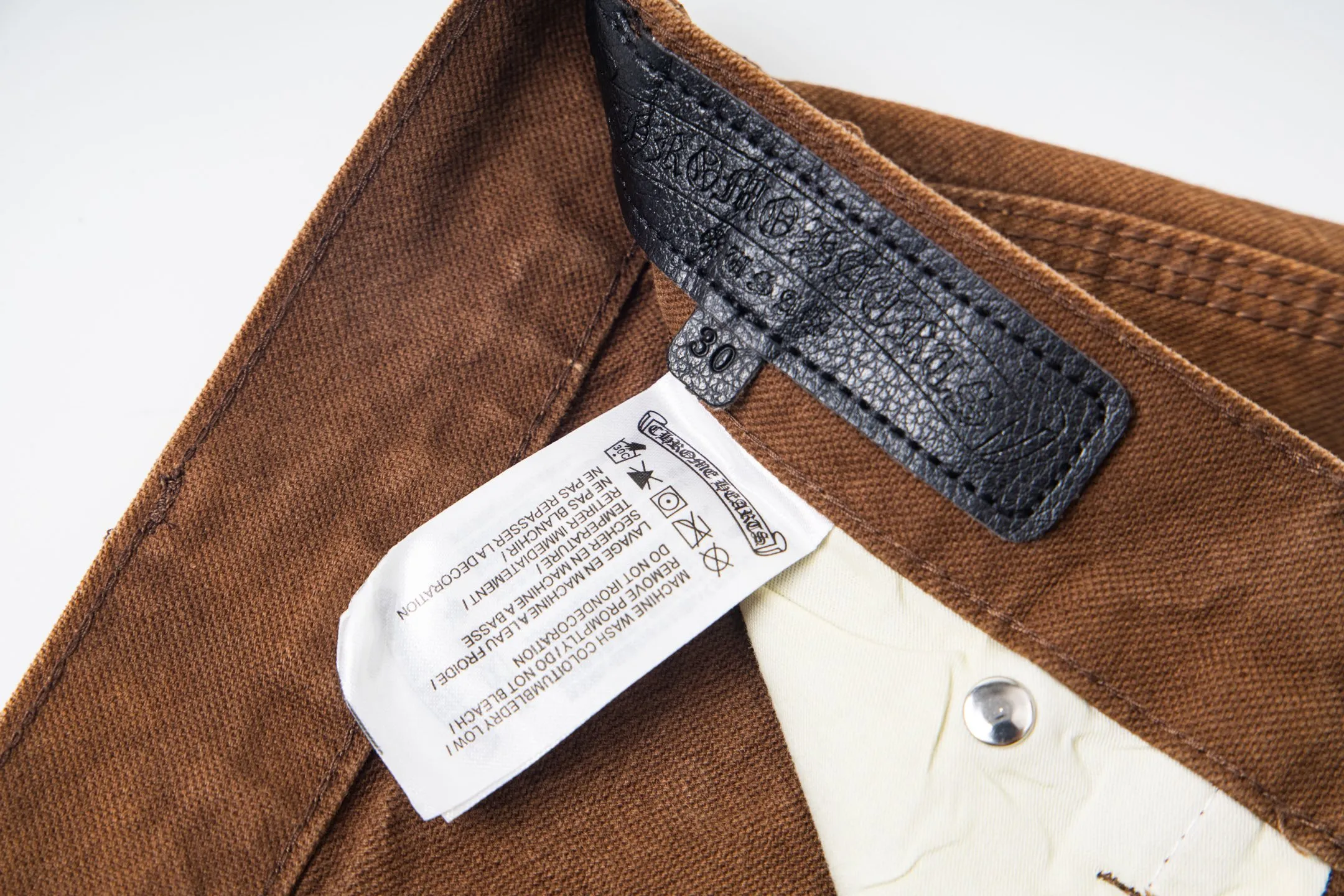 P290 Chrome Hearts Chrome Hearts brown logging purple multi-leather jeans Multi-leather standard work jeans pants CH jeans need to be washed and then disassembled and hand-stitched with sheepskin cross leather and then spliced to complete. The whole process is too complicated to explain. About Chrome Hearts This is an extremely luxurious fashion brand that can also be called the nobility of the high street. It has always been an exclusive brand for some hipsters or rich second generations. Compared with ordinary high streets, it is more luxurious and noble. Compared with luxury brands, it has a more fashionable personality. It has always been a brand that I have a special liking for. Style number: 1786# Color: Brown Size: 28 30 32 34 36